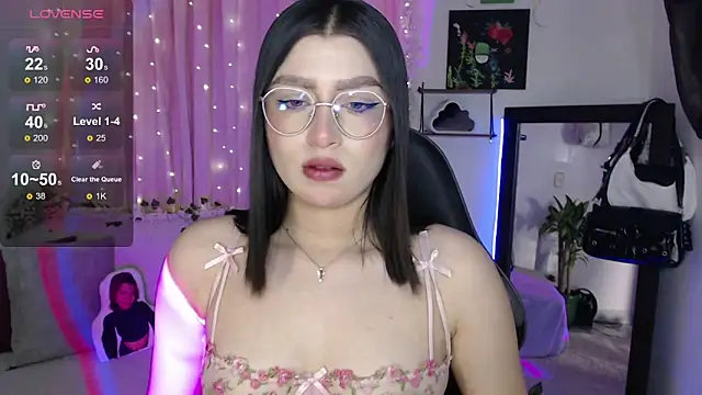Snapshot of mily_thomson_b_ chatting on 10-03-25, 10:29 mily thomson b online show from 10-03-25, 10:29