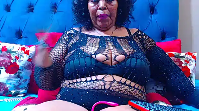 Snapshot of ebonycandy10 chatting on 10-15-25, 06:19 ebonycandy10 online show from 10-15-25, 06:19