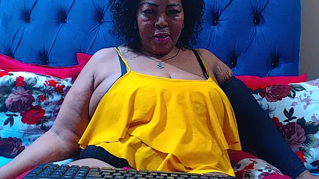 Snapshot of ebonycandy10 chatting on 10-16-25, 06:42 ebonycandy10 online show from 10-16-25, 06:42