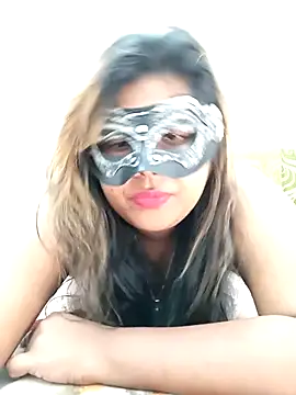 littlequeen77 online show from 02-04-25, 10:21