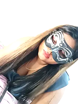 littlequeen77 online show from 03-02-25, 10:56