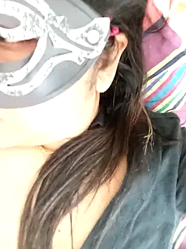 littlequeen77 online show from 03-08-25, 10:56