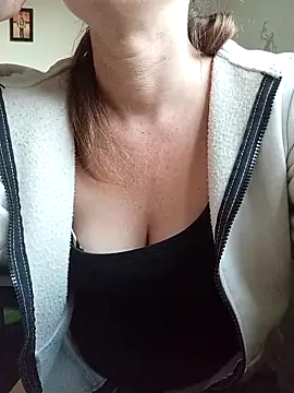 Snapshot of Ladyluder88 chatting on 09-19-25, 05:13 Ladyluder88 online show from 09-19-25, 05:13