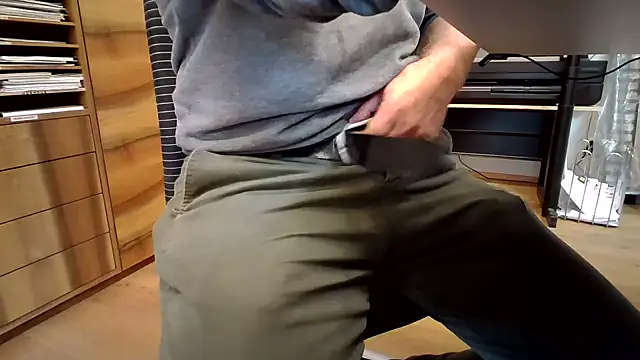 Snapshot of 10_1992 chatting on 10-22-25, 10:37 10 1992 online show from 10-22-25, 10:37