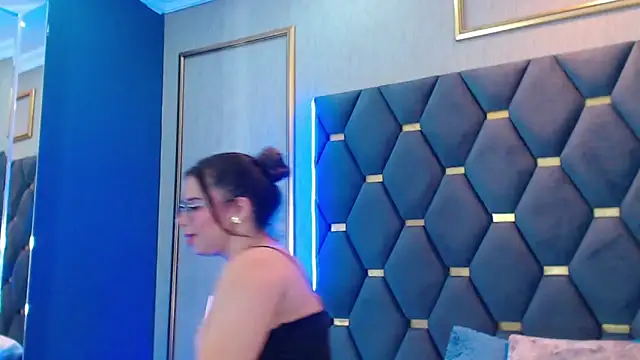 ThaniaJones online show from 11-08-25, 12:05