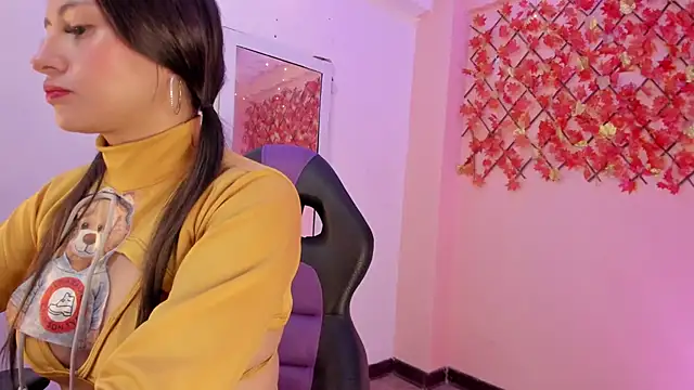 Snapshot of Sweet_Candies chatting on 02-04-25, 03:00 Sweet Candies online show from 02-04-25, 03:00