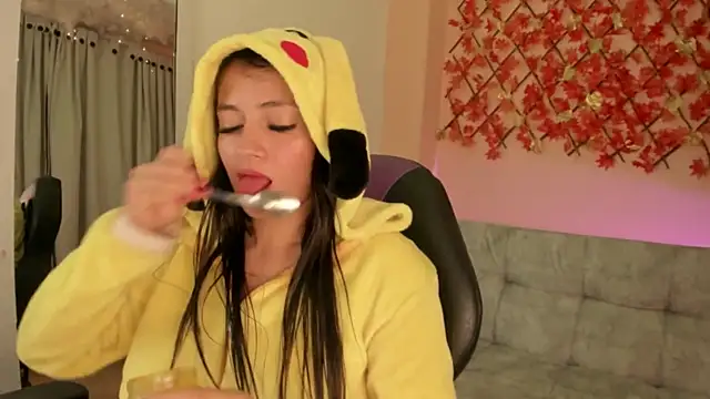 Snapshot of Sweet_Candies chatting on 03-08-25, 04:12 Sweet Candies online show from 03-08-25, 04:12