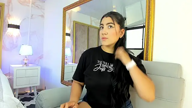 PaulinaDuarte online show from 12-20-24, 05:18