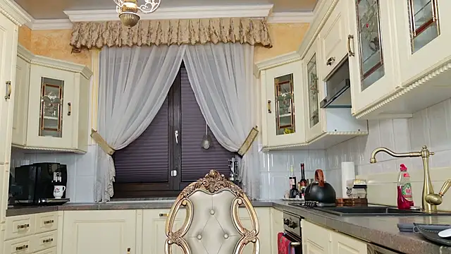 TUNDEROSE1 online show from 02-11-25, 04:44