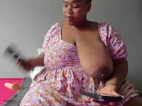 ThickLeeyanaX online show from 12-18-24, 03:44