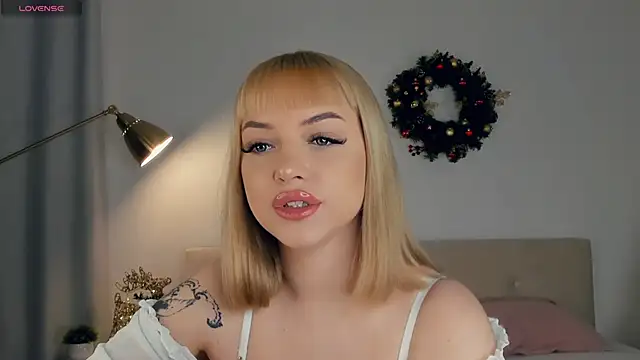 Snapshot of KateDolphin chatting on 12-13-24, 04:49 KateDolphin online show from 12-13-24, 04:49