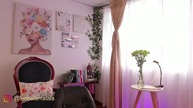 Snapshot of cuddlingbunny chatting on 11-12-25, 09:47 cuddlingbunny online show from 11-12-25, 09:47