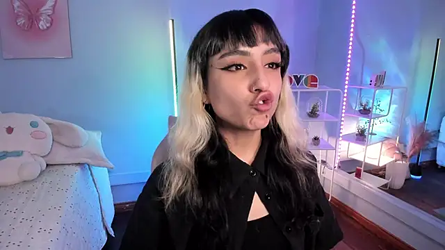 Snapshot of MaveParks_ chatting on 10-02-25, 11:39 MaveParks online show from 10-02-25, 11:39