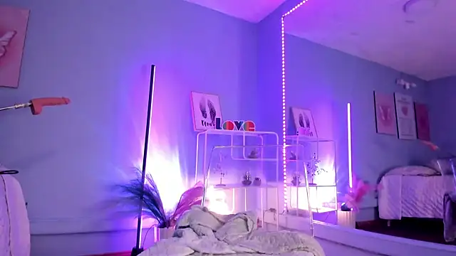 Snapshot of MaveParks_ chatting on 10-08-25, 11:30 MaveParks online show from 10-08-25, 11:30