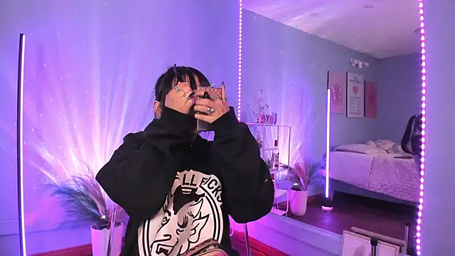 Snapshot of MaveParks_ chatting on 11-05-25, 11:32 MaveParks online show from 11-05-25, 11:32