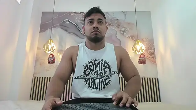 Snapshot of BrianMalonee chatting on 12-01-25, 12:10 BrianMalonee online show from 12-01-25, 12:10