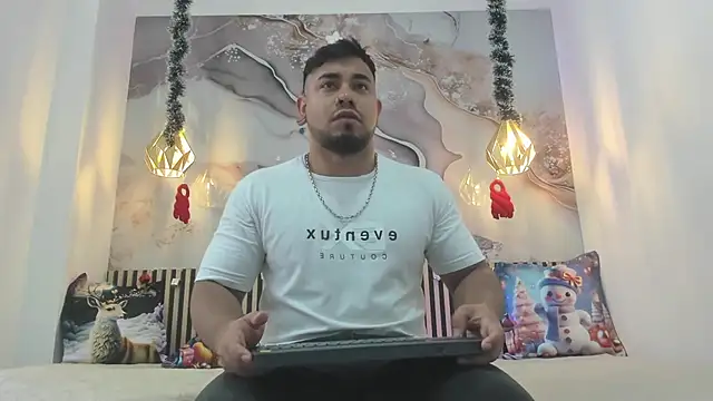 Snapshot of BrianMalonee chatting on 12-05-25, 12:03 BrianMalonee online show from 12-05-25, 12:03