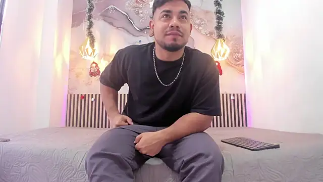 Snapshot of BrianMalonee chatting on 12-15-25, 12:09 BrianMalonee online show from 12-15-25, 12:09