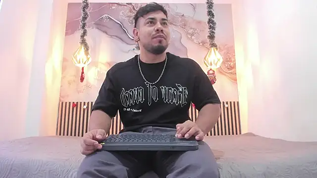 Snapshot of BrianMalonee chatting on 12-22-25, 12:02 BrianMalonee online show from 12-22-25, 12:02