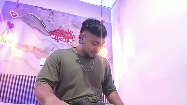 Snapshot of BrianMalonee chatting on 02-17-26, 12:01 BrianMalonee online show from 02-17-26, 12:01