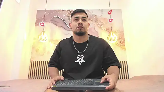 Snapshot of BrianMalonee chatting on 03-09-26, 12:09 BrianMalonee online show from 03-09-26, 12:09