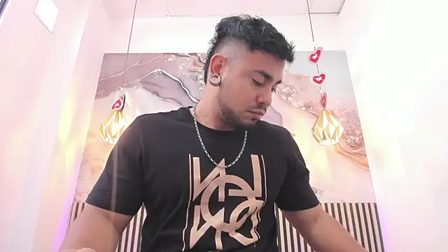 Snapshot of BrianMalonee chatting on 03-17-26, 12:19 BrianMalonee online show from 03-17-26, 12:19