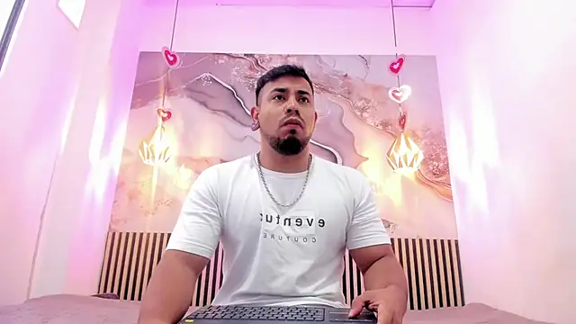 Snapshot of BrianMalonee chatting on 03-25-26, 12:11 BrianMalonee online show from 03-25-26, 12:11