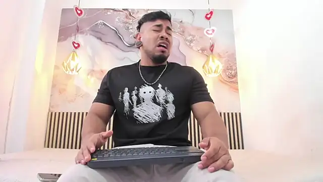 Snapshot of BrianMalonee chatting on 04-04-26, 12:24 BrianMalonee online show from 04-04-26, 12:24