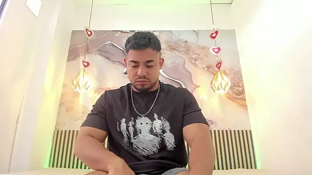 Snapshot of BrianMalonee chatting on 04-10-26, 12:32 BrianMalonee online show from 04-10-26, 12:32