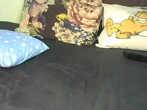 Snapshot of Bella_cute01 chatting on 10-21-25, 10:49 Bella cute01 online show from 10-21-25, 10:49