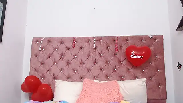 Snapshot of SsofiCollins chatting on 02-13-25, 11:17 SsofiCollins online show from 02-13-25, 11:17