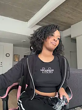 Your Paris online show from 12-17-25, 06:03