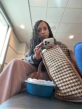 Your Paris online show from 04-11-26, 12:31