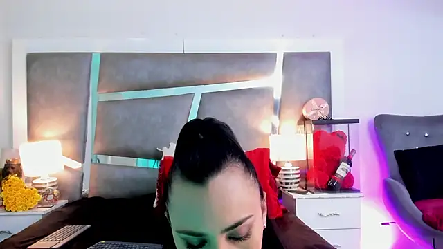 Snapshot of Evangeline_Taylorr chatting on 01-29-25, 01:17 Evangeline Taylorr online show from 01-29-25, 01:17