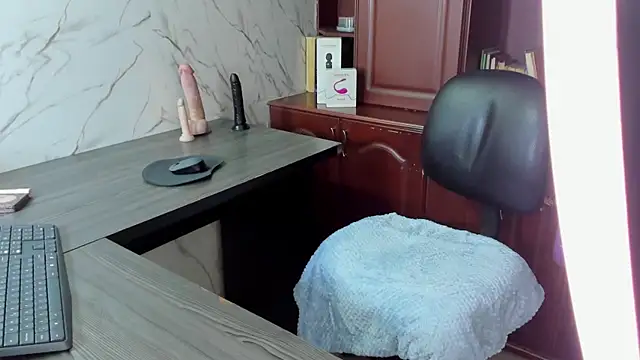 MissEscarleth online show from 01-25-25, 05:29