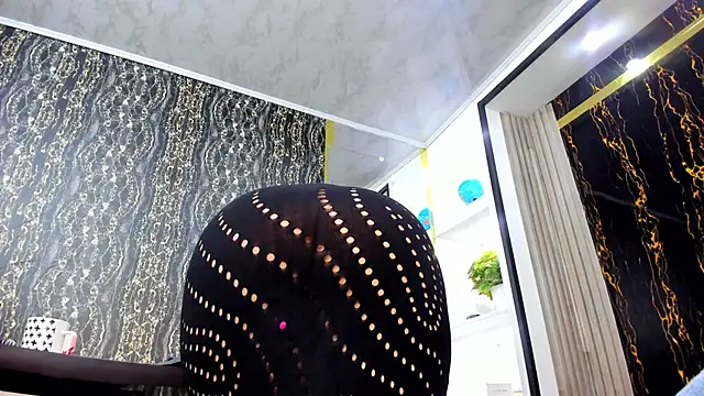 MissEscarleth online show from 01-29-25, 08:40