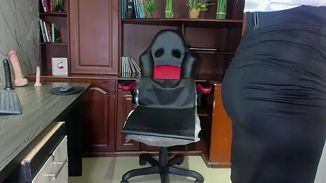 MissEscarleth online show from 03-13-25, 02:38