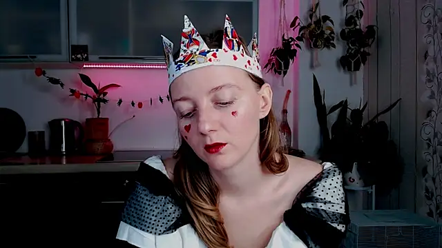 Elly Helly online show from 10-31-25, 08:21