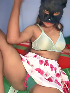 Snapshot of Little__Zara chatting on 11-25-25, 05:02 Little Zara online show from 11-25-25, 05:02