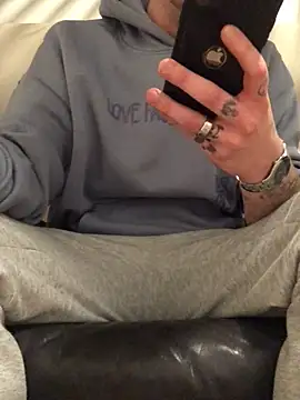 Snapshot of Simboxxx040 chatting on 03-01-26, 11:07 Simboxxx040 online show from 03-01-26, 11:07