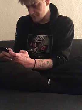 Snapshot of Simboxxx040 chatting on 03-15-26, 11:33 Simboxxx040 online show from 03-15-26, 11:33