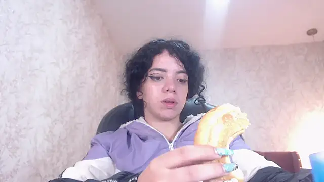 EmmaCowperr online show from 01-13-25, 05:23