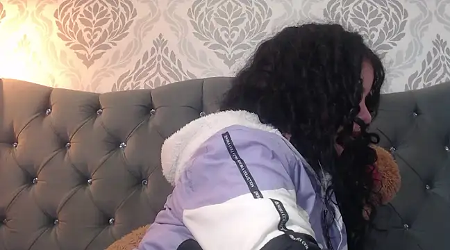 EmmaCowperr online show from 03-06-25, 04:07