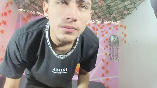 oliverhot2005 online show from 10-29-25, 03:47