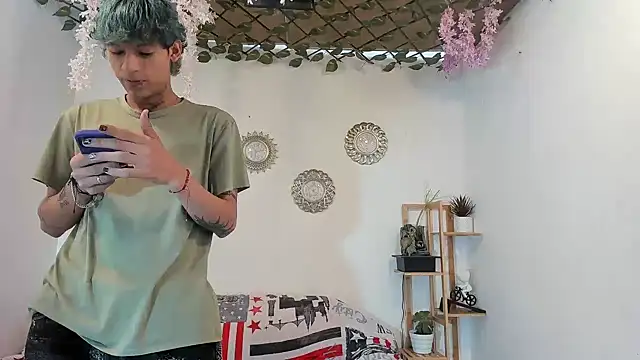 oliverhot2005 online show from 11-03-25, 02:40