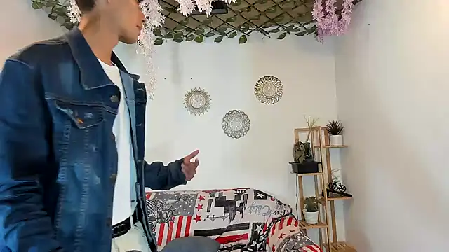 oliverhot2005 online show from 11-05-25, 09:59