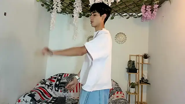 oliverhot2005 online show from 12-04-25, 08:17