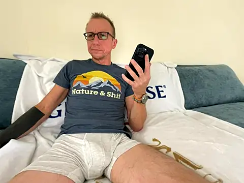 mouser21212 online show from 10-29-25, 09:16