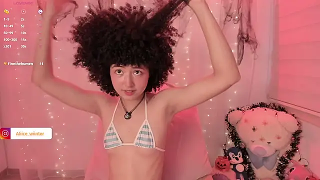 Snapshot of Alice_winter_ chatting on 10-23-25, 07:12 Alice winter online show from 10-23-25, 07:12