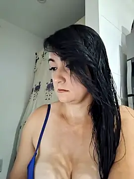 Snapshot of taalia chatting on 12-15-24, 10:26 taalia online show from 12-15-24, 10:26